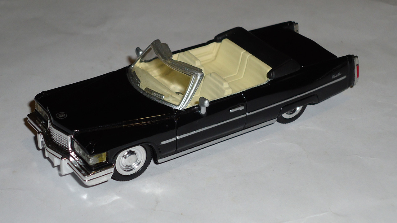 Cadillac-Coupe De Ville (1976)