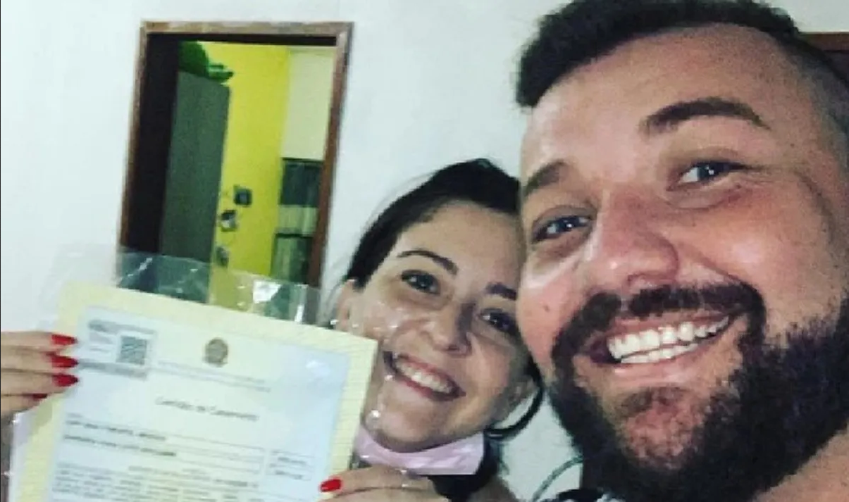 Pareja se vuelve viral por celebrar su divorcio con mucho entusiasmo