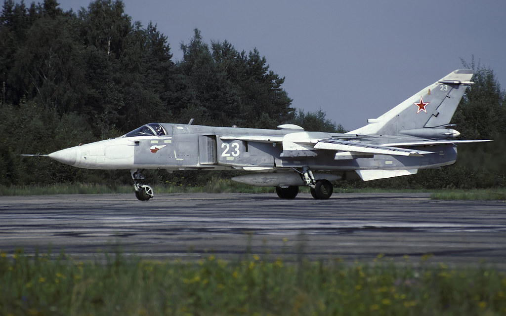 11 ORAP Su-24MR 23 White_0615308_9