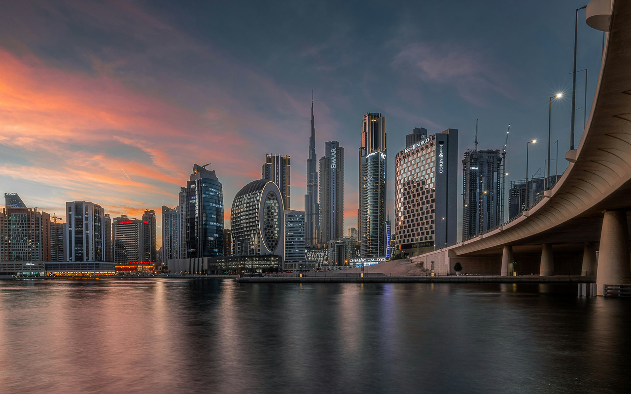 Real Estate — Dubai skyline and modern properties