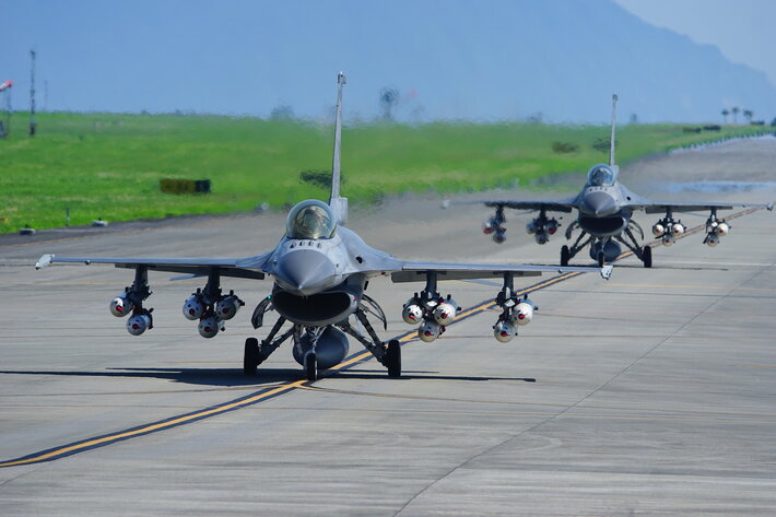 F-16-with-10-x-Rockeye.jpg