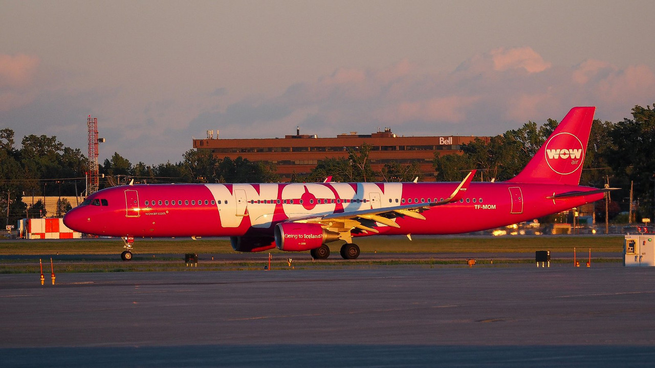 pink-plane.jpg