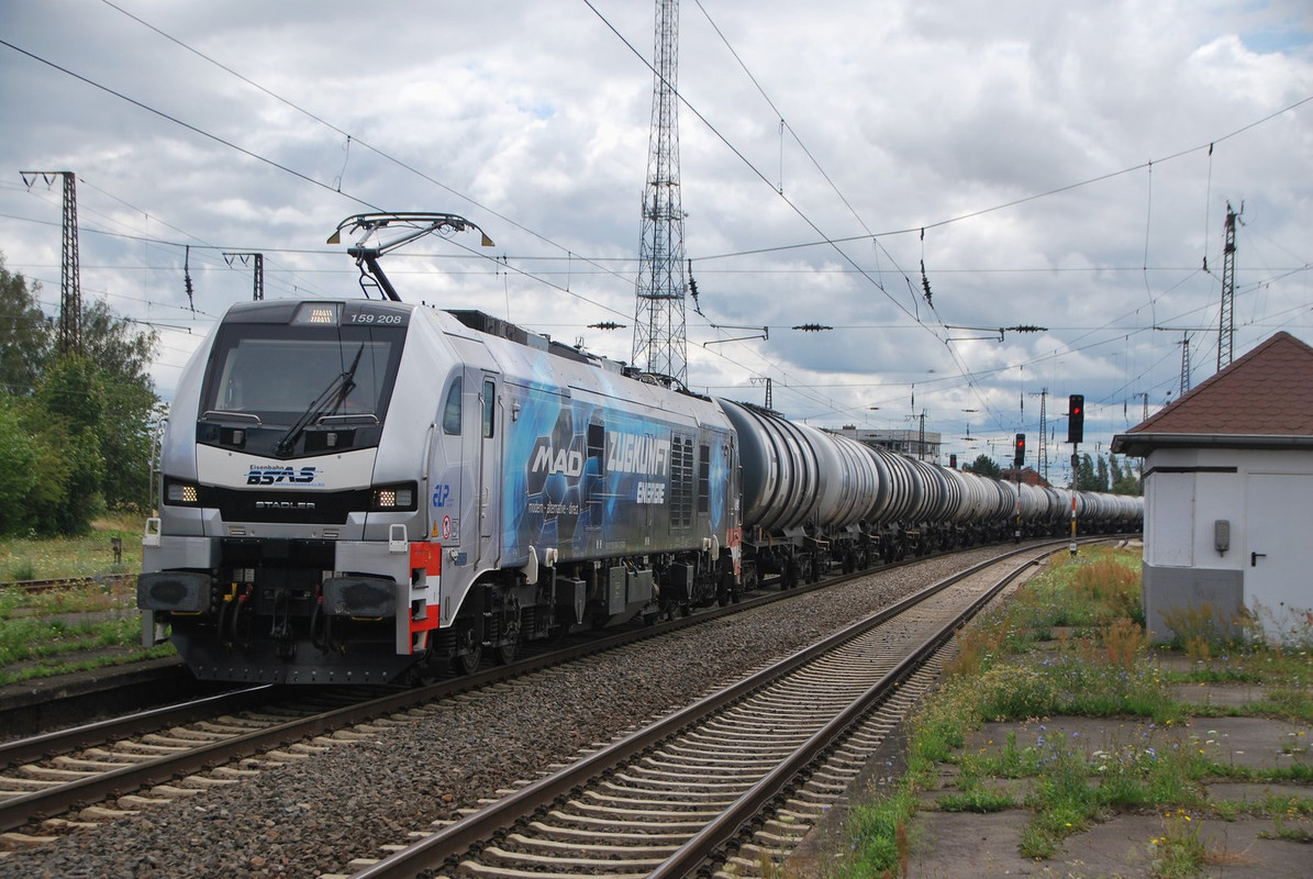 B8 159 208 BSAS mit DGS 95297 (Werkbhf. Lederhose- Hamburg Hohe Schaar) Einfahrt Großkorbetha 28.07,