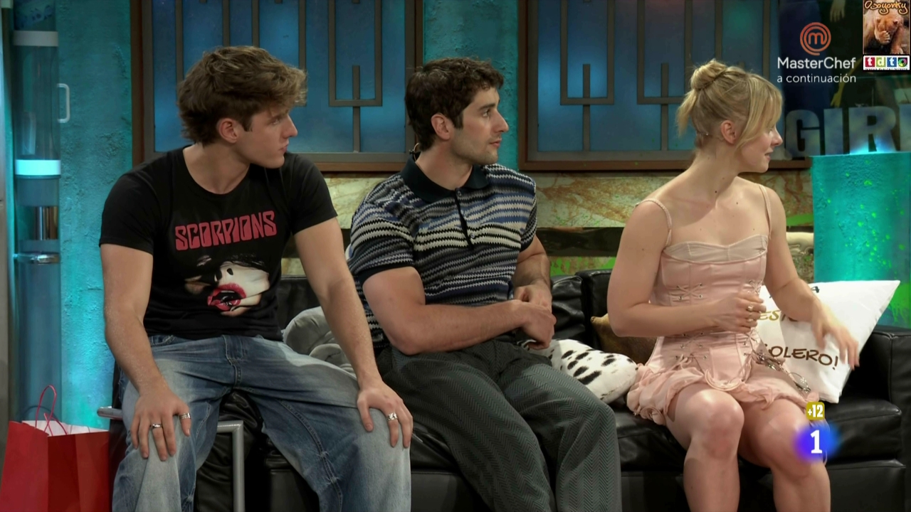 claragallepiernazasREVUEL_oso66 (5)