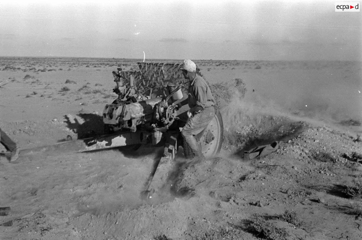 Une pièce Pak 36 (r) de 76,2 mm d'origine soviétique en action.4