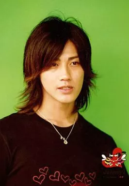 this pic has 2000s emo older brother vibes