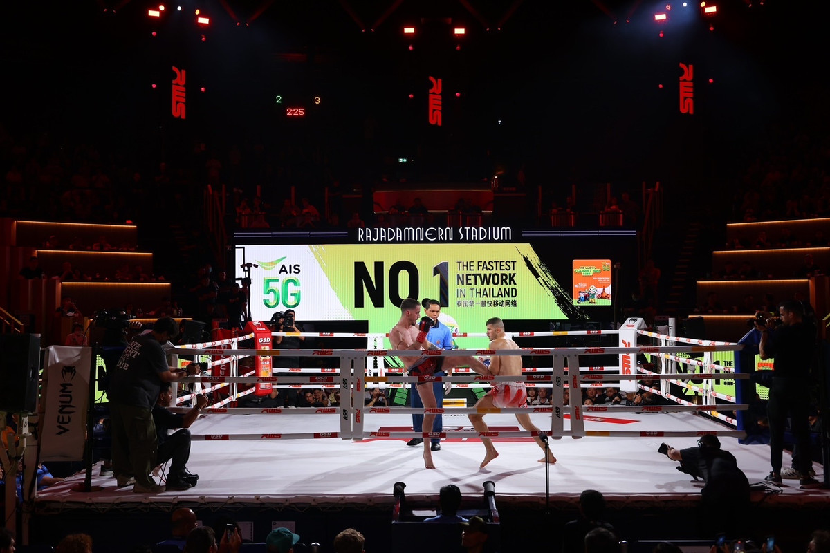 04 “สวัสดี หนีห่าว” AIS