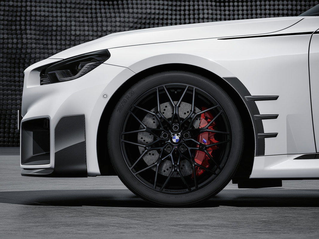 P90484605_highRes_the-bmw-m-performanc