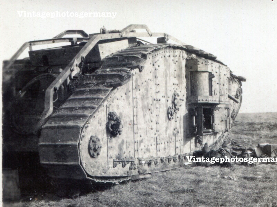 D340 Foto WK1 Belgien - France Flandern März 1918 englischer Panzer Tank Combat (1)