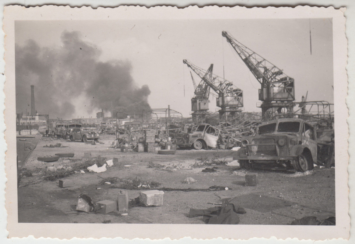 WH Soldaten IR.93 zerstörte Hafenanlagen Calais 