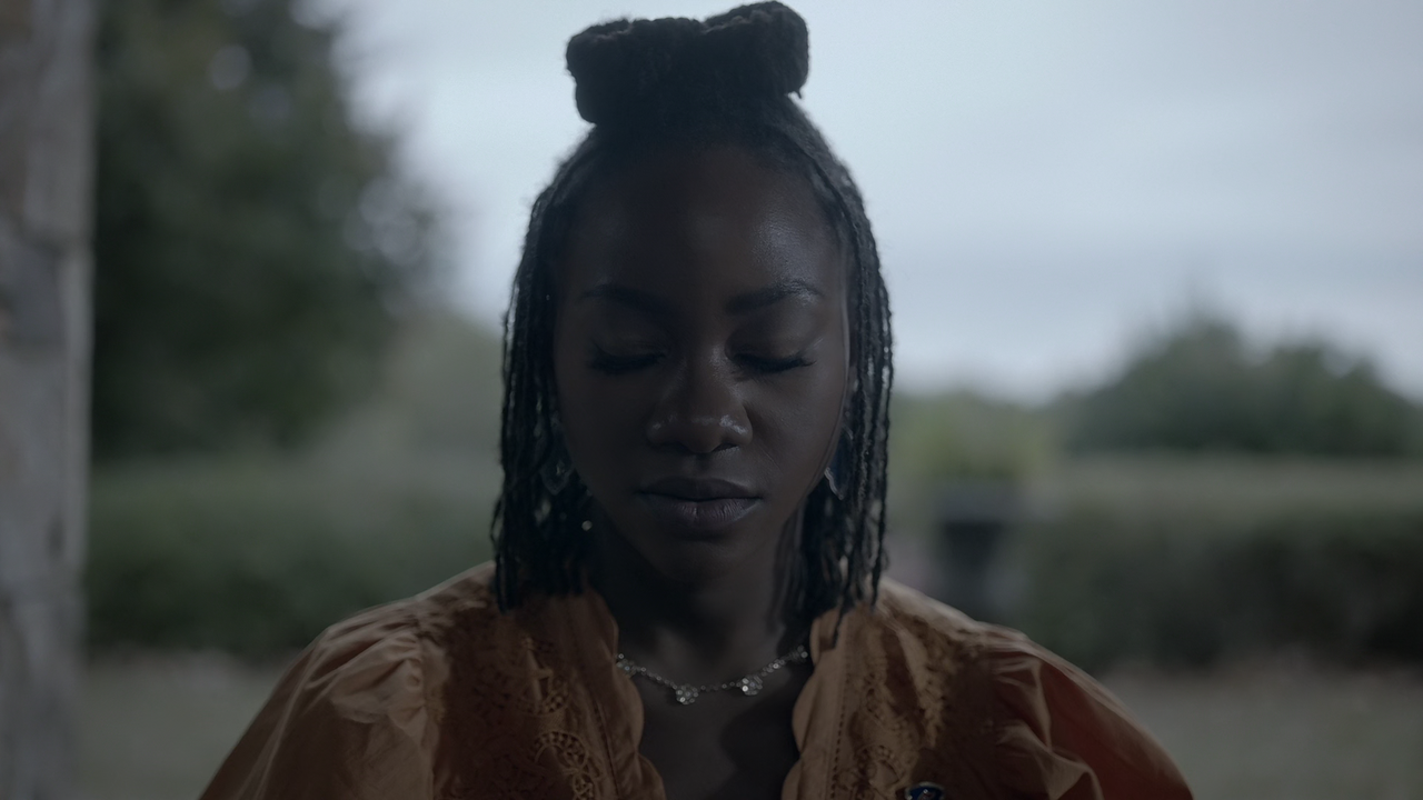 Legacies.S04E07.Someplace.Far.Away.From.All.This.Violence.1080p.10bit.AMZN.WEB-DL.DDP5.1.HEVC-Vyndro