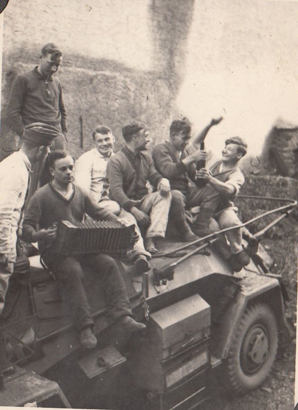 2.WK Fotoalbum Aufklärung-Panzerwagen 18