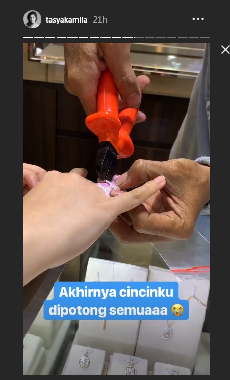 Tasya Kamila potong cincin