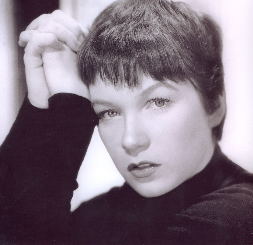 Shirley_MacLaine_b83