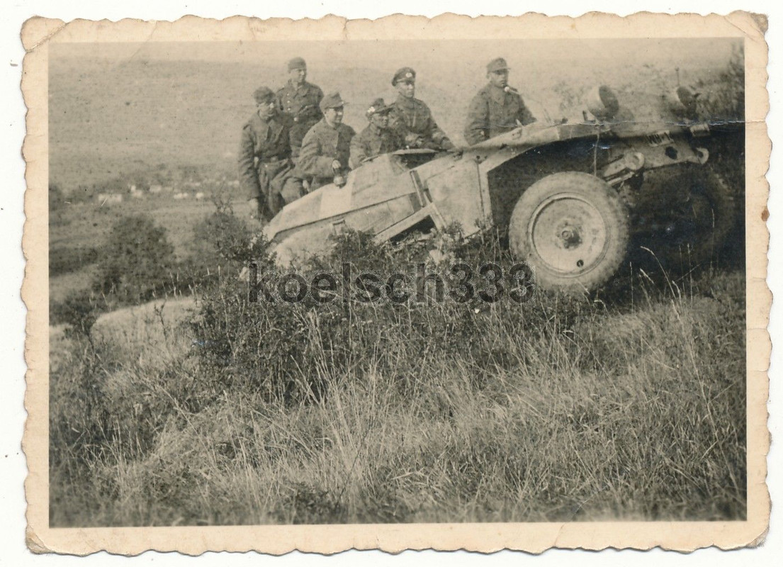 Foto Panzer Grenadiere im Schützenpanzer Angriff Höhe 409 Marker