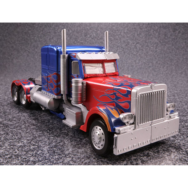 Takara-Masterpiece-Movie-Optimus-Prime-05
