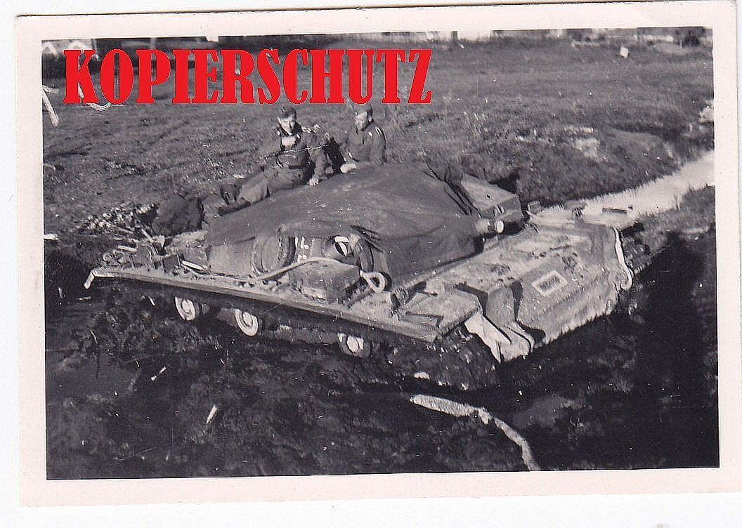 Sturmgeschütz STUG III abgesoffen im Schlamm