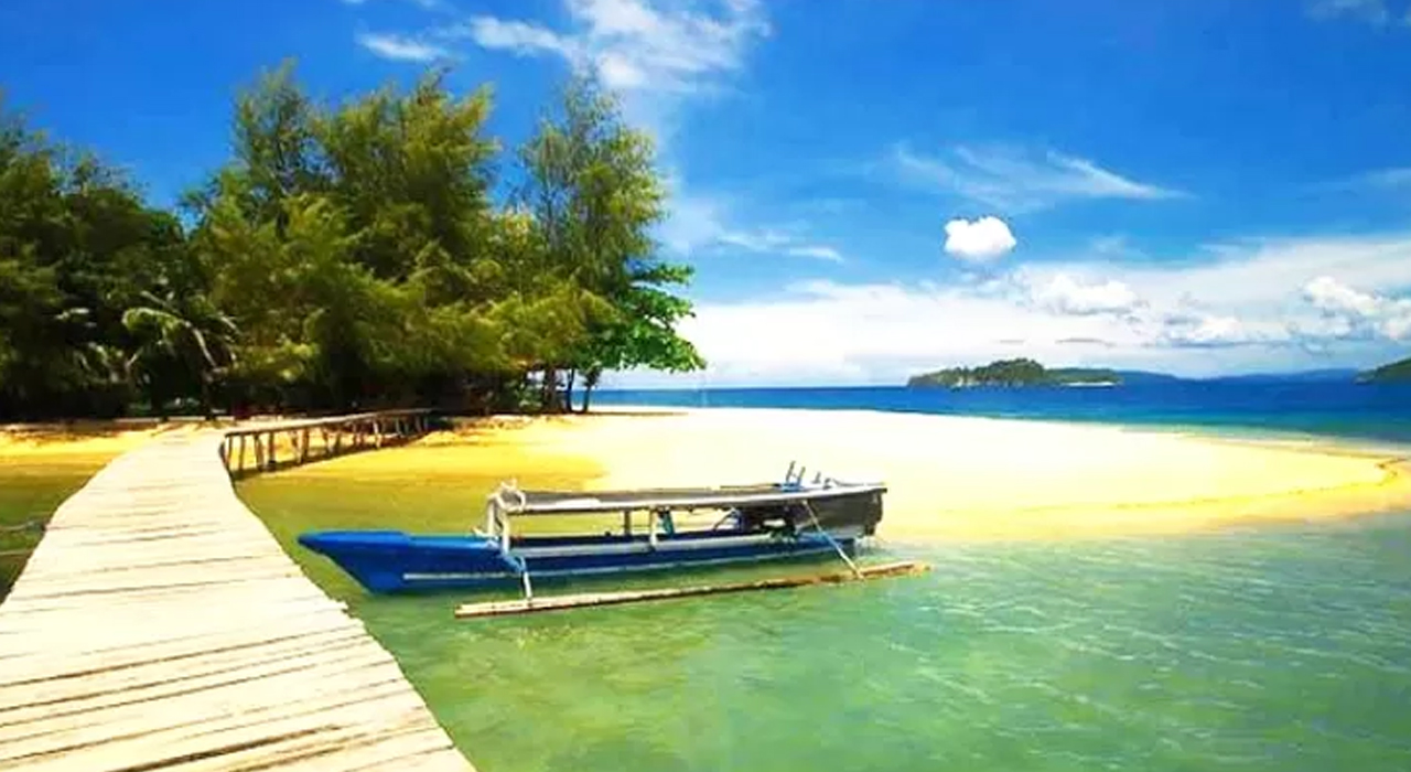 Pantai Tomini Bay, Keindahan Bahari di Jantung Sulawesi