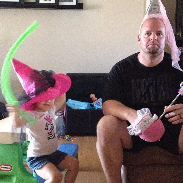 28 смешных примеров того, что бывает, когда дочери берутся за преображение своих отцов