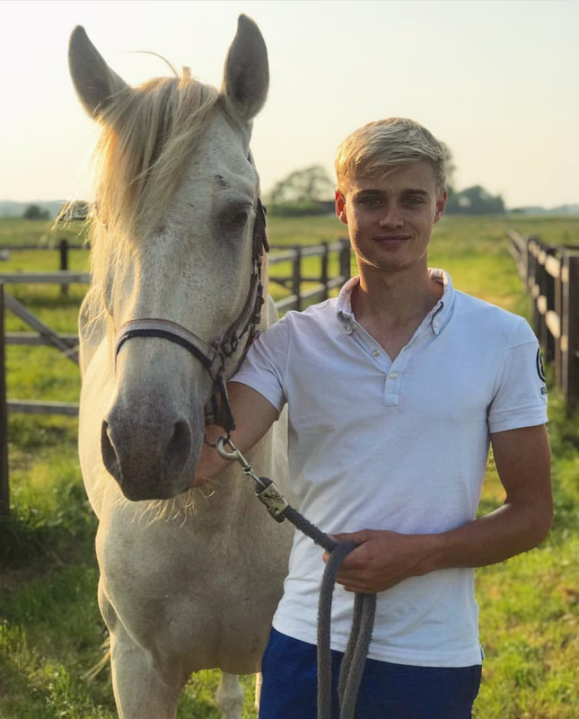 35227322_1951972094847252_5265466416965877760_o