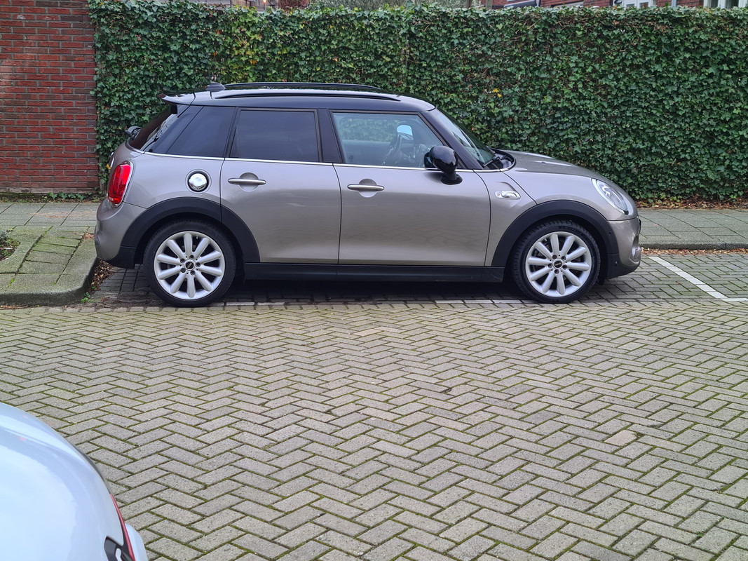 EDD8D5B1-3BDC-4700-9C6F-C98537332DBD