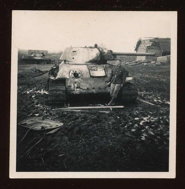 Foto - zerstörter Panzer - 2.WK (1)