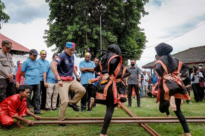 Sandiaga Uno saat visitasi 50 Besar Anugerah Desa Wisata Indonesia (50) di Desa Wisata Negeri Hila,Kabupaten Maluku Tengah, Provinsi Maluku, Minggu (11/9/2022).