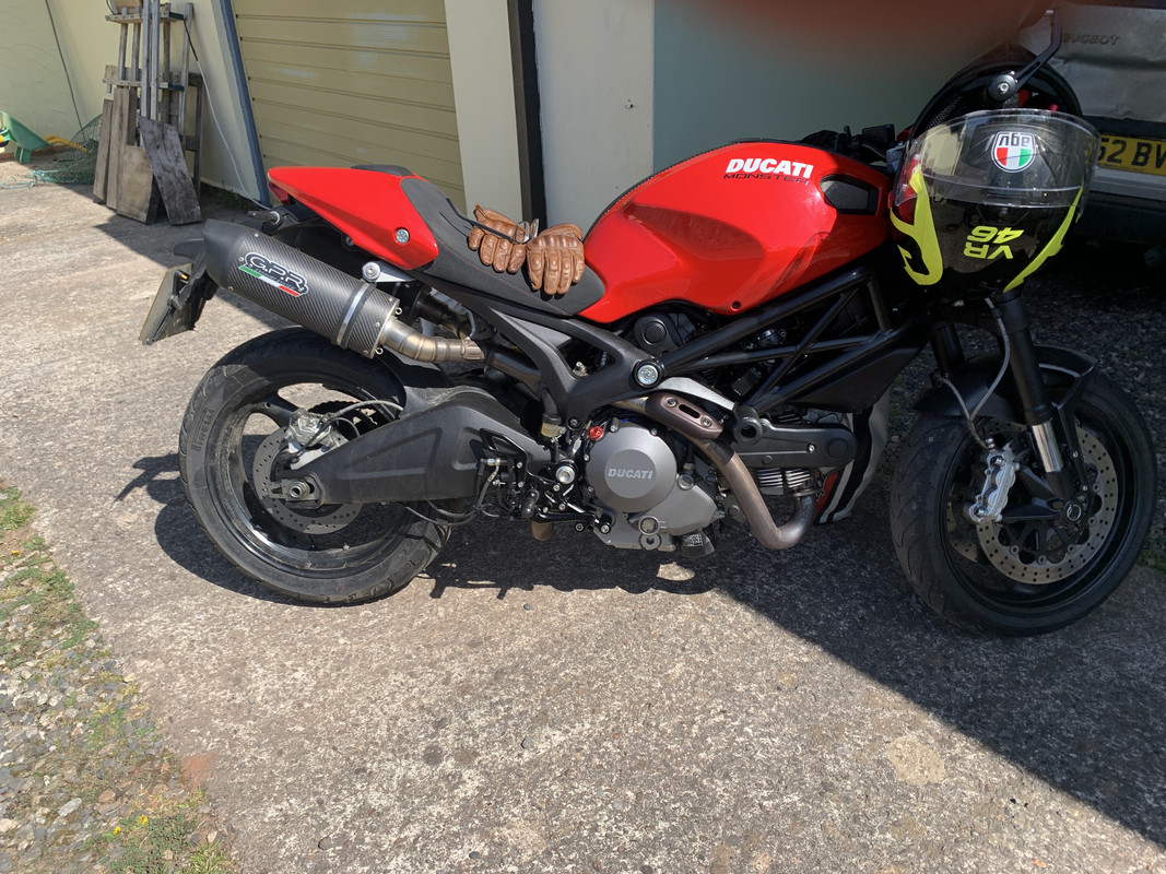 FAF91F8C-2D80-4EA0-AD7F-D4C29DA09C47