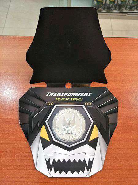 06-Masterpiece-MP-34S-Shadow-Panther-Box-and-Coin