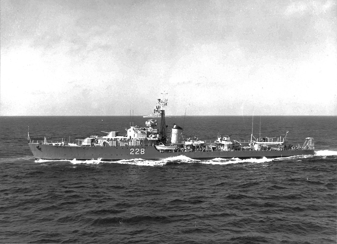 HMCS Crusader (DDE 228)