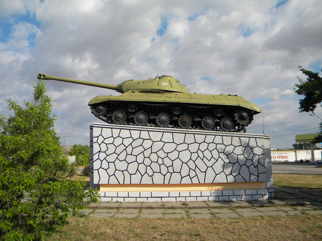 Памятник ис. Памятник танк Джанкой. Джанкой ИС 3. Памятник танка в городе Джанкое. Памятник танк ИС 3 В Джанкое.