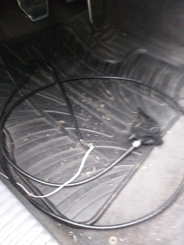 R25 Câble Capot passage suite & fin (4)