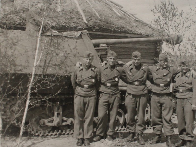 Panzermänner mit Panzerjäger Marder