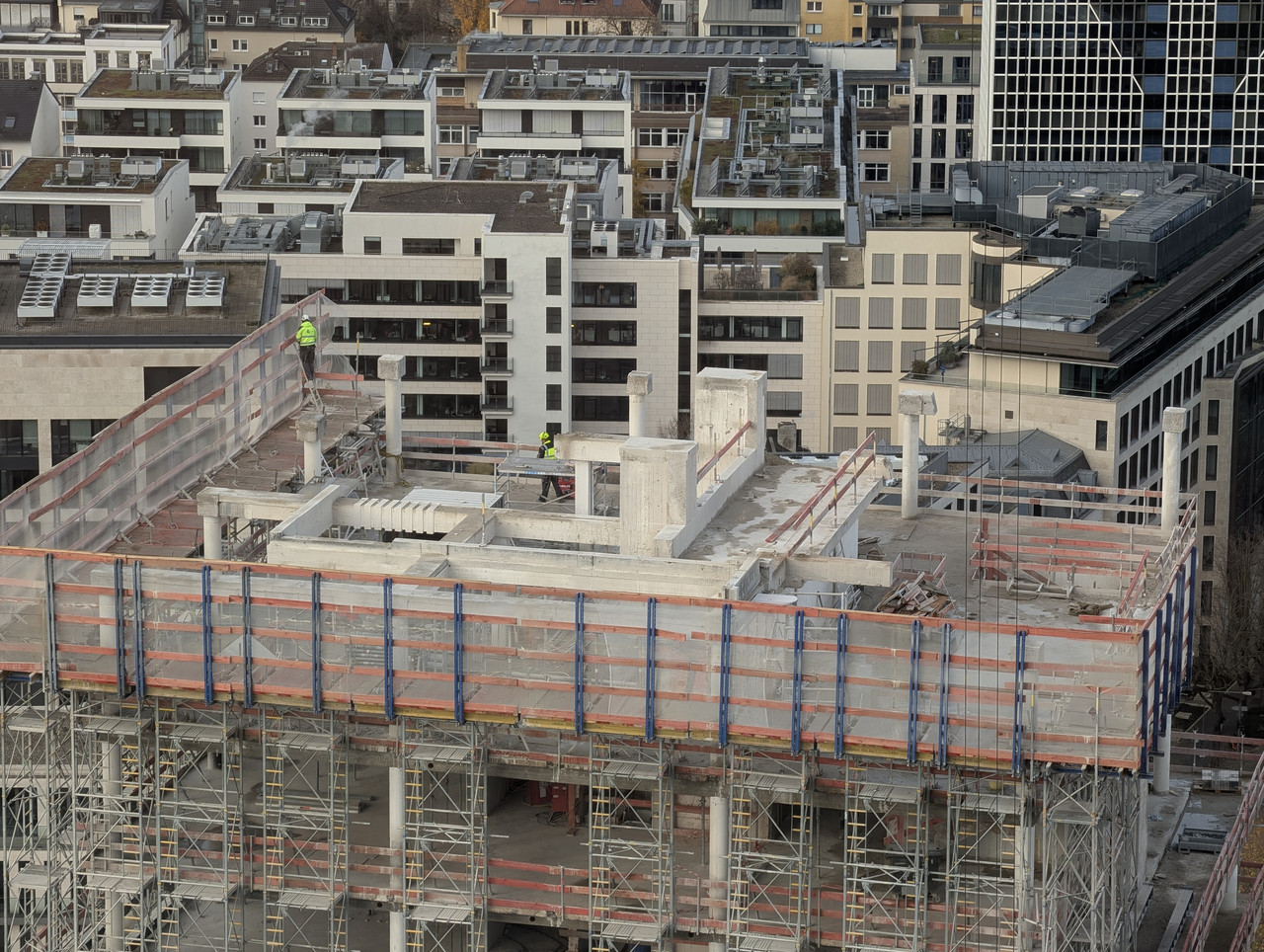 PXL 20251118 094033691