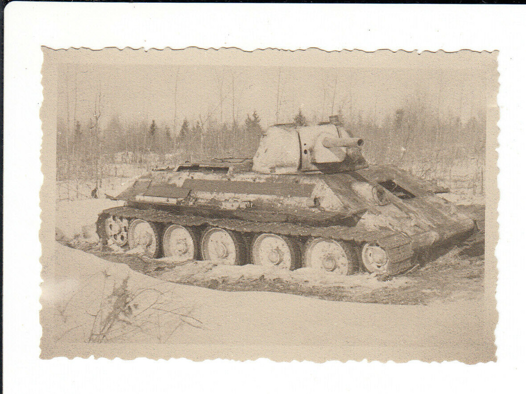 Zerstörter erbeuteter russischer Kampfpanzer T 34
