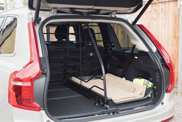 Genuine XC90 - Dog Guard, Divider, Tray, Winter Mats - Volvo Owners Club  Forum