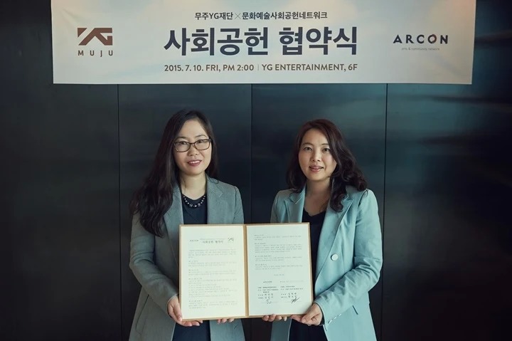 Hwang Bo Kyung (kiri), CEO baru YG Entertainment