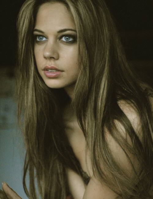 [Image: Analeigh-Tipton.jpg]