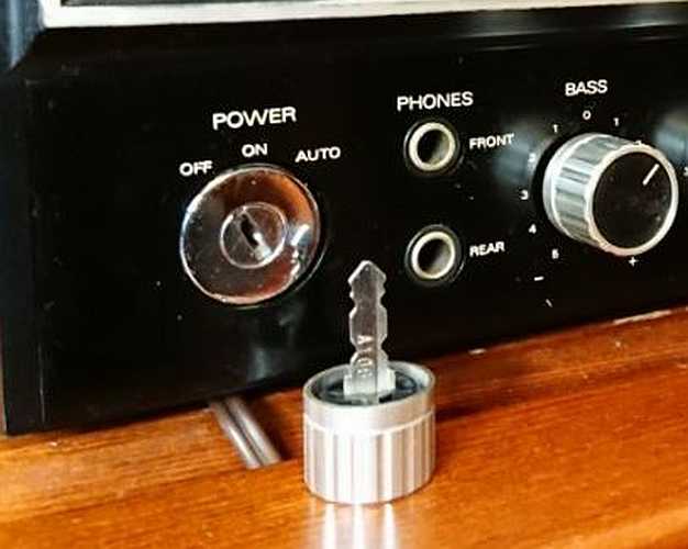[Bild: YAMAHA-CS-70-C-Schluesselschalter.jpg]