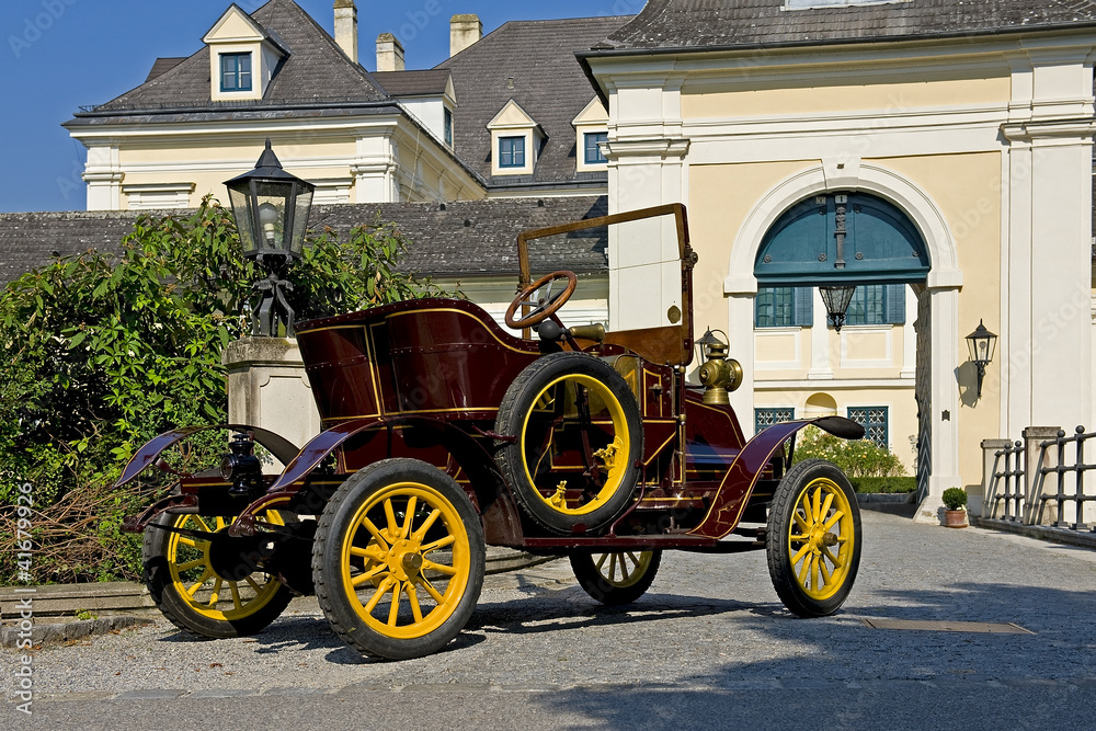 brown-vintage-renault.jpg
