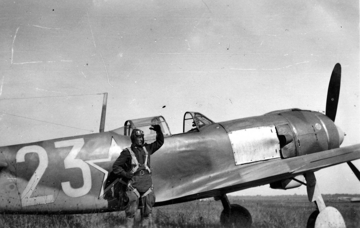 Lavochkin-La-5F-848IAP-194IAD-White-23-1Sqn-pilot-Mikhail-Golikov-at-Yambol-airfield-Oct-1944-01