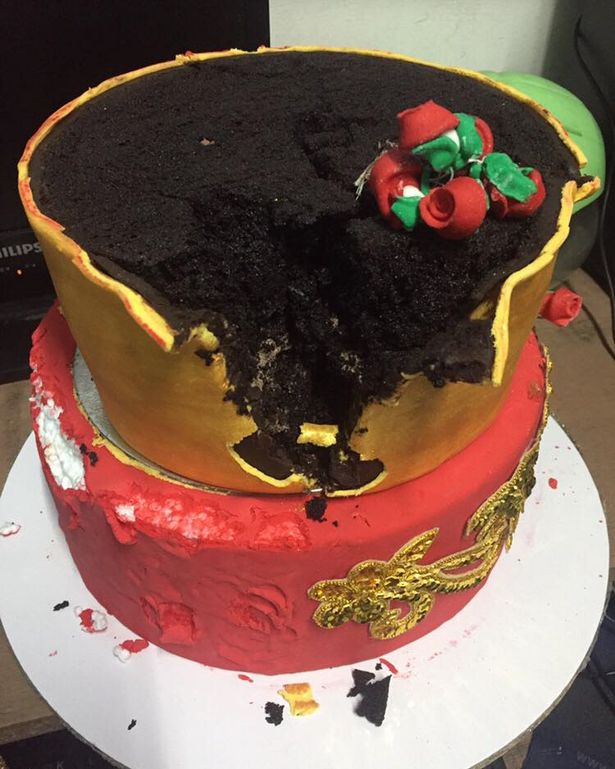 Kue pernikahan palsu