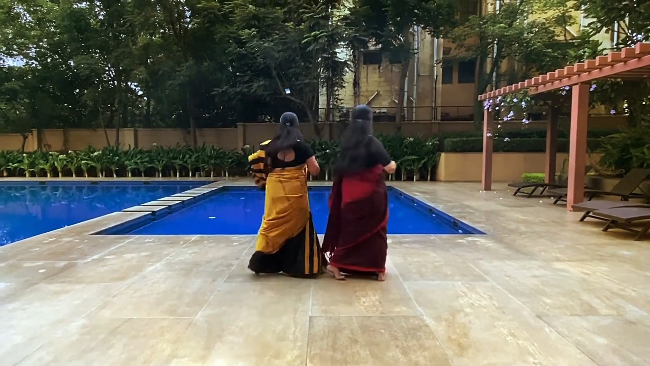 Malayali Homely Aunties Big Ass,Boobs and Navel while dancing.mkv_snapshot_00.00.384