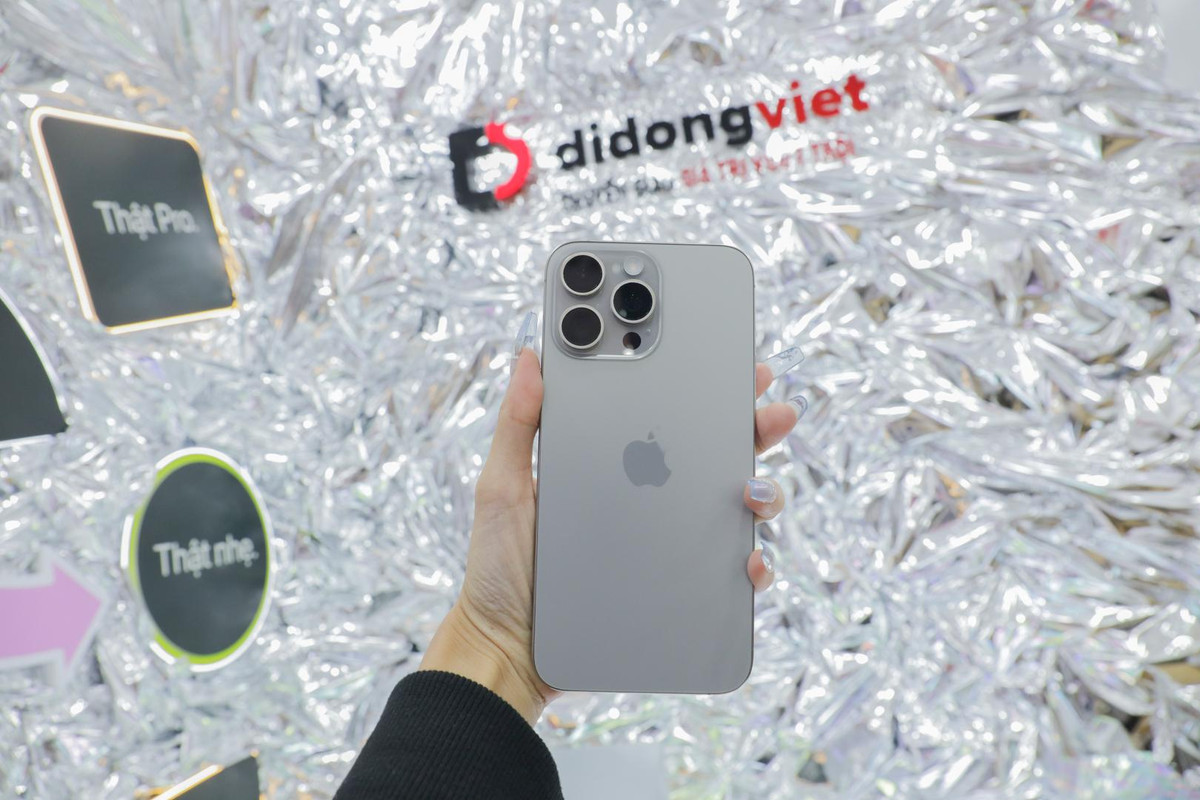 i-Phone-15-Pro-Max-gi-s-c-ch-32-49-tri-u-ng-t-i-Di-ng-Vi-t.jpg