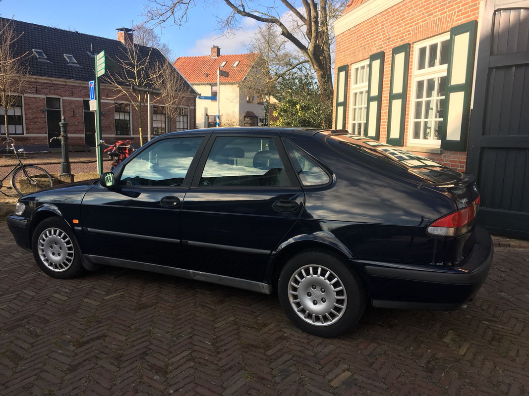 Saab 9-3 voor het huis 2