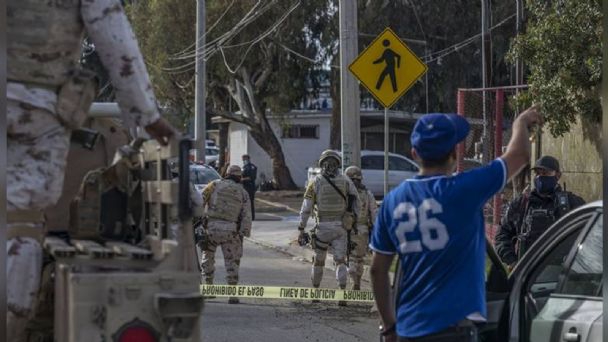 Dos hombres son asesinados a balazos al exterior de un domicilio en Tijuana