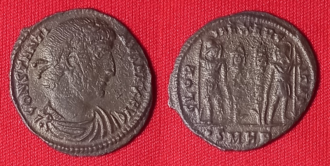 AE3 de Constantino I. GLORIA EXERCITVS. Soldados entre 2 estandartes. Heraclea Constantino-I-1-53gr