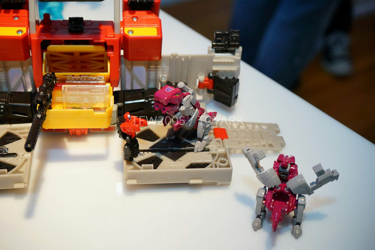 NYCC2015-Transformers-017