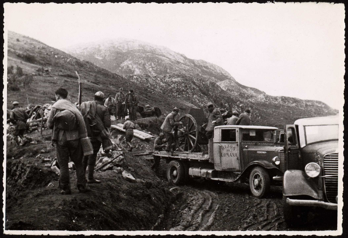 Frente_de_Asturias._Escenas_del_frente_Material_gráfico__61 (1)