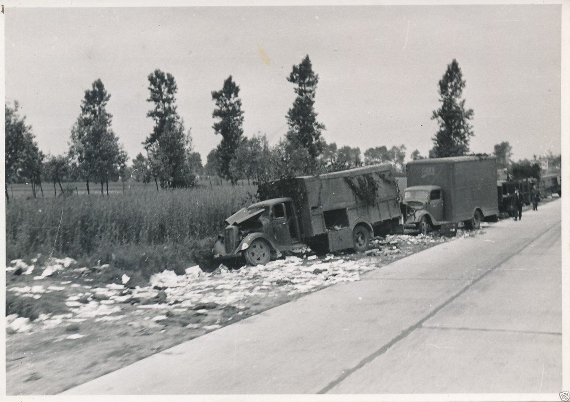 Foto Deutsche Soldatenzerschoßene Lastwagen LKW